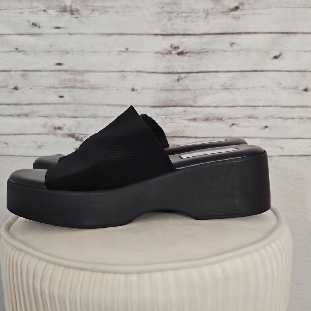 Steve Madden Black Platform Slides - Picture 3 of 8